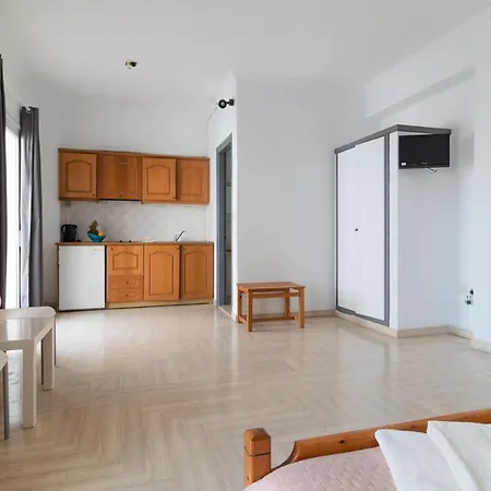 Kantaros Aparthotel